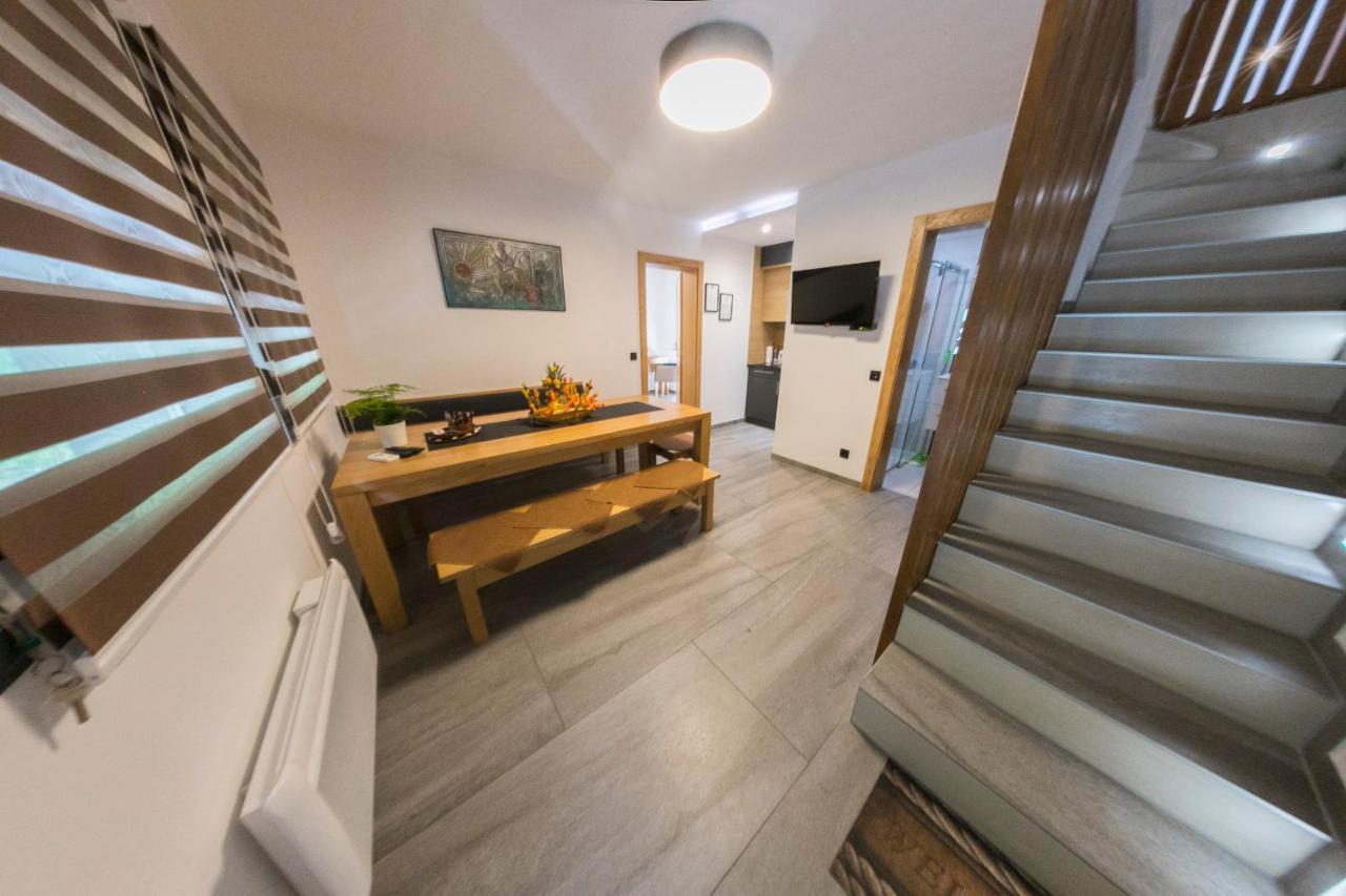 Oeneus Apartment