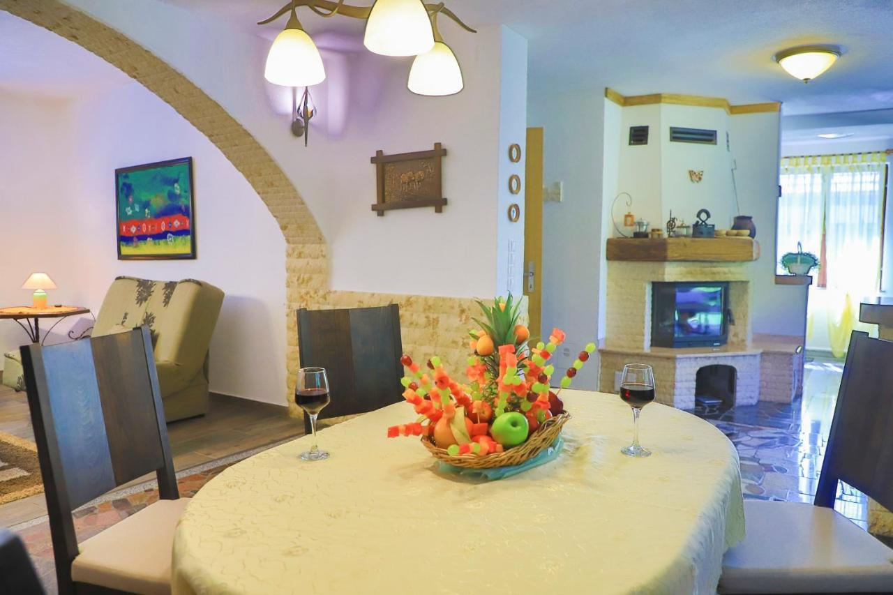 Oeneus Apartment *