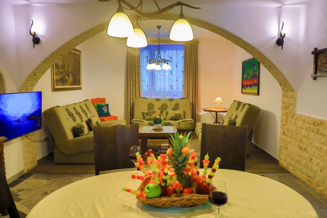 Apartment Oeneus