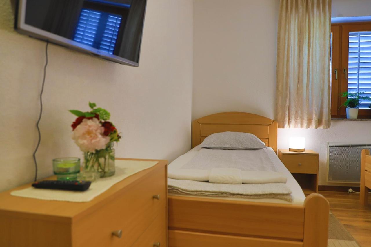 Oeneus Apartment