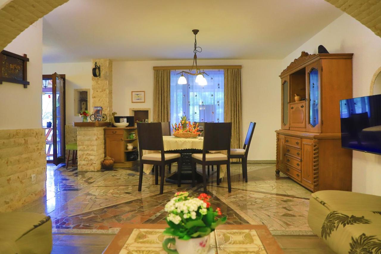Apartment Oeneus *