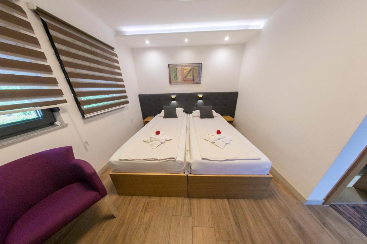 Oeneus Apartment