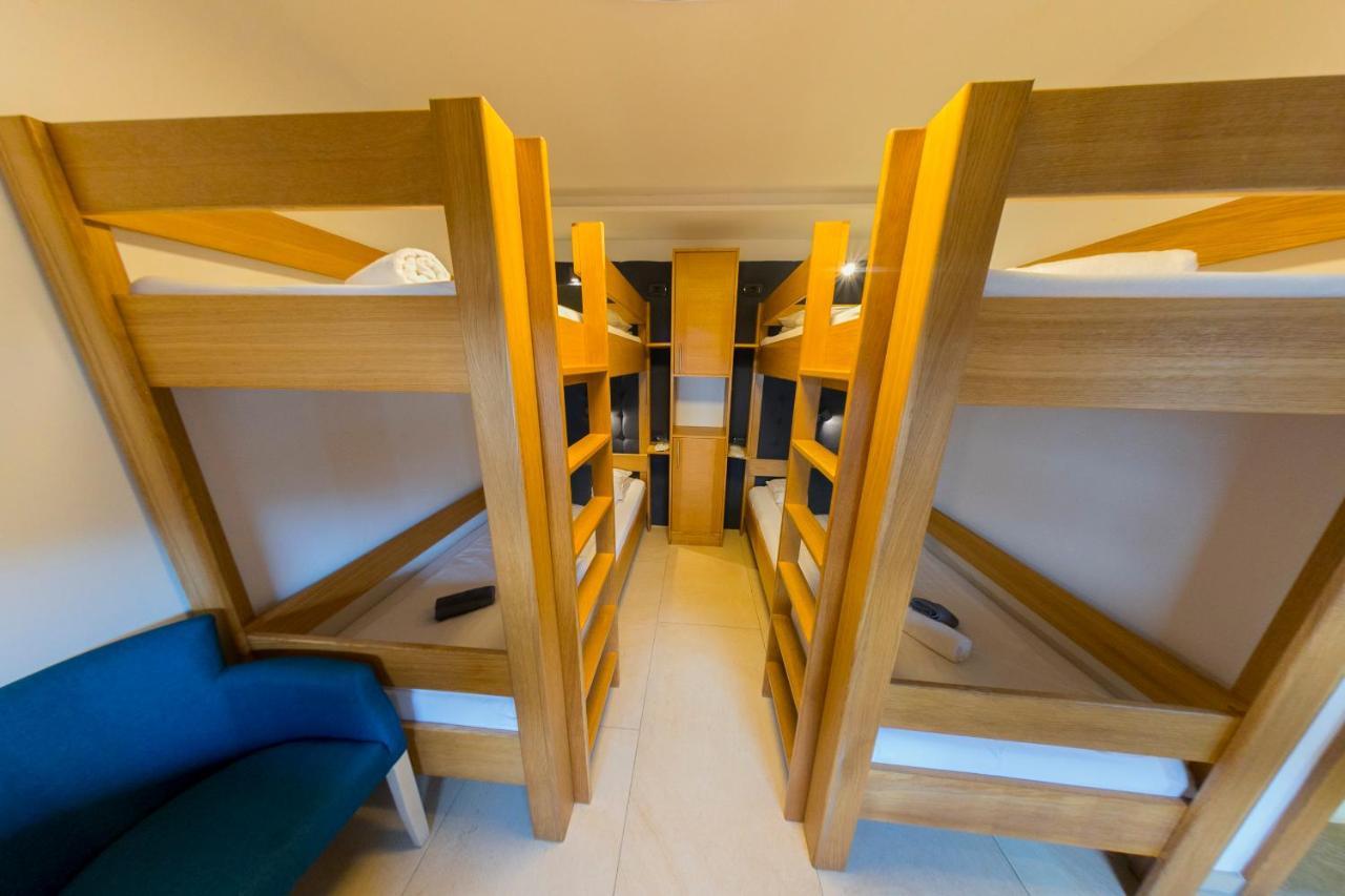 Oeneus Apartment