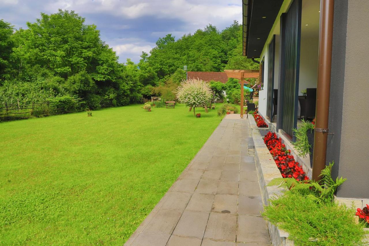Apartment Oeneus Racic